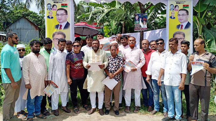 ৬নং ওয়ার্ডে মামুন মাহমুদের পক্ষে বিএনপির ৩১ দফার লিফলেট বিতরণ