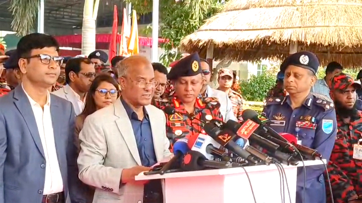 দুর্যোগ মোকাবিলায় স্বেচ্ছাসেবকদের ভূমিকা জাতিকে এগিয়ে নিয়ে যায় : স্বরাষ্ট্র উপদেষ্টা