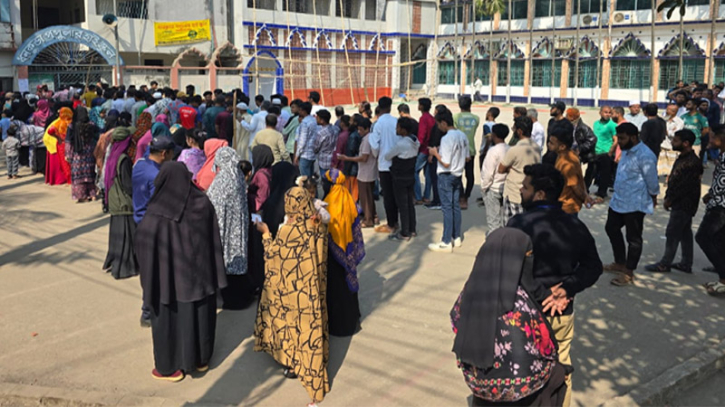 সকাল থেকেই চলছে ভোট গ্রহন, বাড়ছে ভোটার