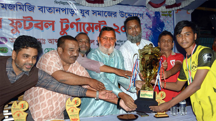 লেখাপড়ার পাশাপশি খেলাধুলা করতে হবে : হালিম জুয়েল