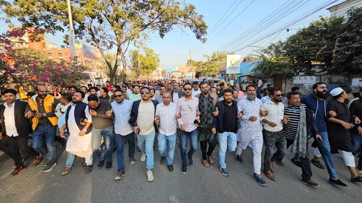 হাদির উপর সন্ত্রাসী হামলার প্রতিবাদে শহরে যুবদলের মিছিল