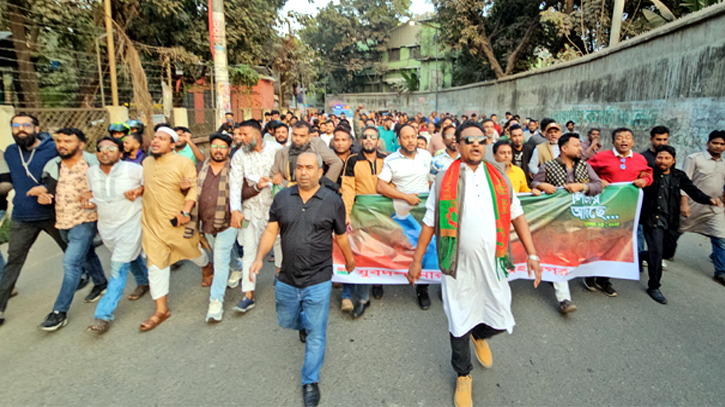তারেক রহমানের আগমনকে স্বাগত জানিয়ে মহানগর যুবদলের আনন্দ মিছিল