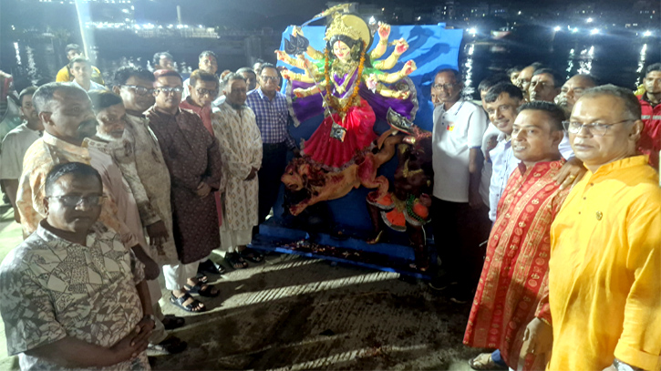 নারায়ণগঞ্জে প্রতিমা বিসর্জনের মধ্য দিয়ে শেষ হলো শারদীয় দুর্গোৎসব নারায়ণগঞ্জে প্রতিমা বিসর্জনের মধ্য দিয়ে শেষ হলো শারদীয় দুর্গোৎসব