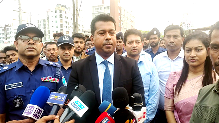 জনগণের সেবা নিশ্চিত করতেই মাঠ প্রশাসনের সঙ্গে আইনশৃঙ্খলা বাহিনীকে সমন্বয় করছি : ডিসি জনগণের সেবা নিশ্চিত করতেই মাঠ প্রশাসনের সঙ্গে আইনশৃঙ্খলা বাহিনীকে সমন্বয় করছি : ডিসি