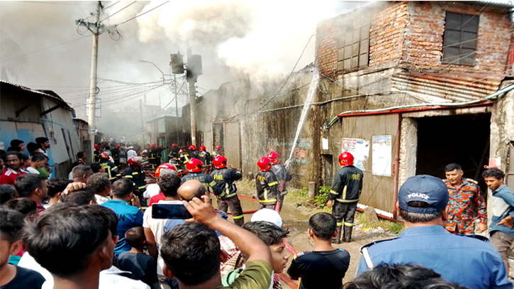 বন্দরে তুলার প্রেস হাউজে ভয়াবহ অগ্নিকান্ড 
