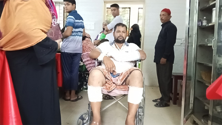সোনারগাঁয়ে মাদক বিক্রির প্রতিবাদ করায় যুবককে কুপিয়ে হত্যার চেষ্টা সোনারগাঁয়ে মাদক বিক্রির প্রতিবাদ করায় যুবককে কুপিয়ে হত্যার চেষ্টা