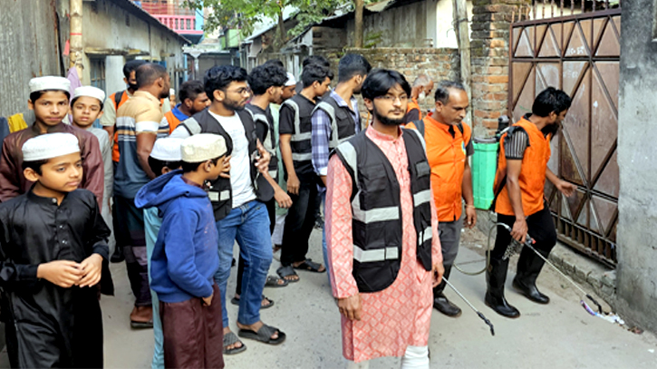 সিদ্ধিরগঞ্জে ডেঙ্গু প্রতিরোধে ও.পি.এ’র স্বেচ্ছাসেবকদের গ্রীন মিশন
