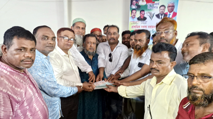 ২৬নং ওয়ার্ড বিএনপির প্রাথমিক সদস্য ফরম বিতরণ 
