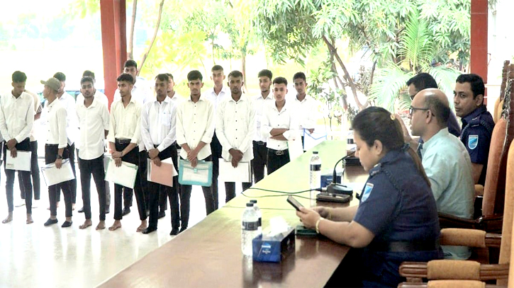 না’গঞ্জে টিআরসি পদে নিয়োগ পরীক্ষায় প্রাথমিকভাবে ১৭ জন উত্তীর্ণ