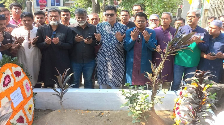 প্রয়াত ডেভিডের কবরে জেলা ও মহানগর বিএনপি’র শ্রদ্ধা ও দোয়া