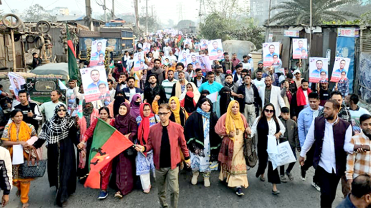 তারেক রহমানকে স্বাগত জানাতে মামুন মাহমুদের নেতৃত্বে হাজার হাজার নেতাকর্মী পূর্বাচলে