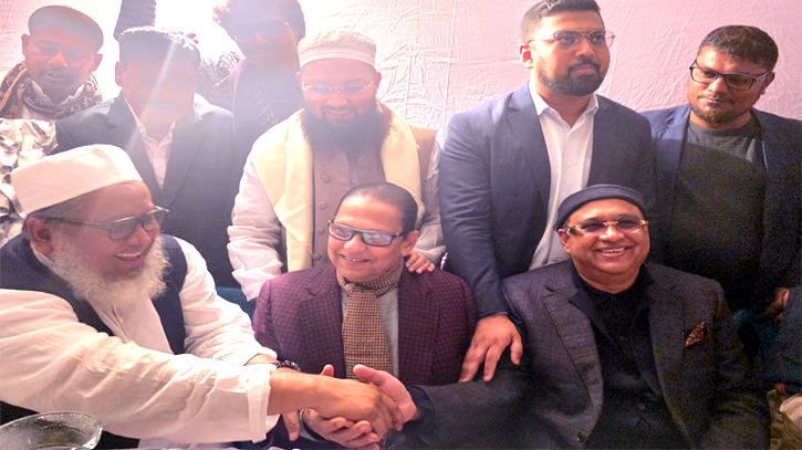 এক টেবিলে মো. আলী, শাহ আলম ও মনির হোসেন কাশেমী