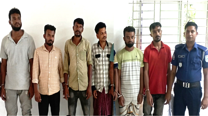 বন্দরে ডাকাতির প্রস্তুতিকালে দেশীয় অস্ত্রসহ ৬ ডাকাত গ্রেপ্তার বন্দরে ডাকাতির প্রস্তুতিকালে দেশীয় অস্ত্রসহ ৬ ডাকাত গ্রেপ্তার