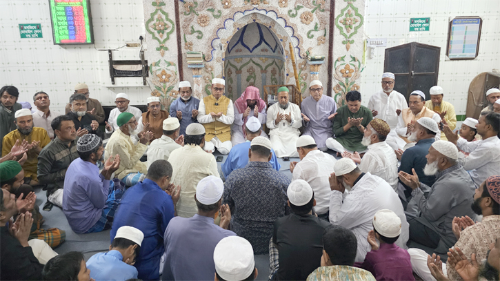 খালেদা জিয়ার সুস্থতা কামনায় মহানগর বিএনপির দোয়া