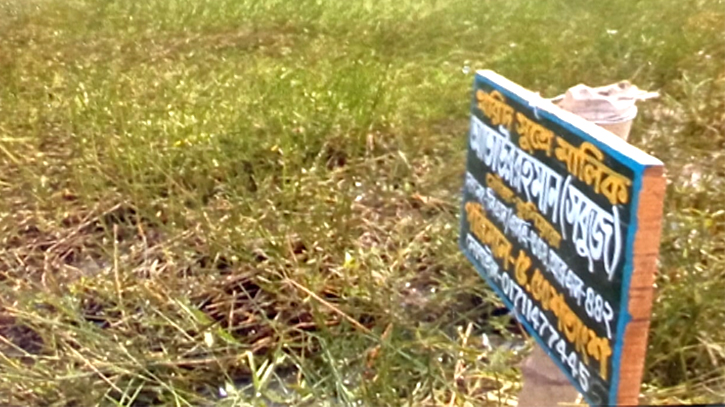 বন্দরে হেবা সম্পত্তী সাইনবোর্ড উপড়ে ফেলায় থানায় অভিযোগ 