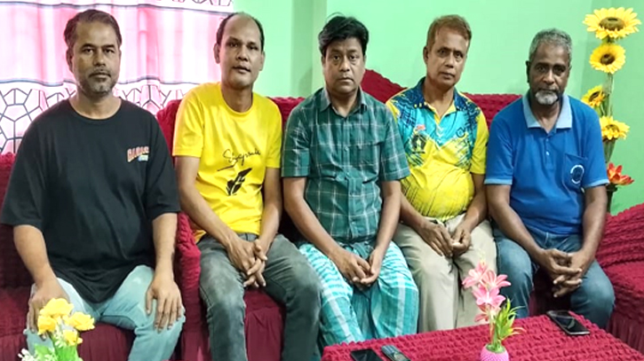সাংবাদিক সেন্টুর শয্যাপাশে বন্দর পেশাদার সাংবাদিক ফোরাম সাংবাদিক সেন্টুর শয্যাপাশে বন্দর পেশাদার সাংবাদিক ফোরাম