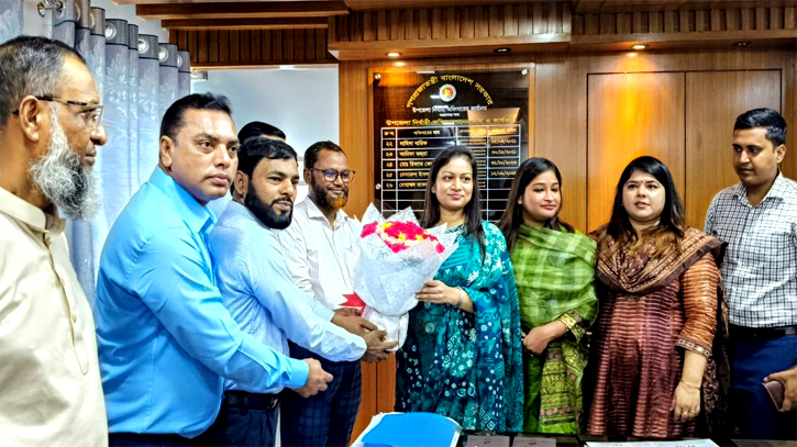 নবাগত সদর ইউএনও তাছলিমা শিরিনকে ফুলেল শুভেচ্ছা নবাগত সদর ইউএনও তাছলিমা শিরিনকে ফুলেল শুভেচ্ছা