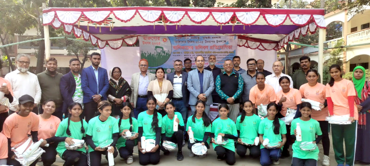 জেলা ক্রীড়া অফিস না’গঞ্জের আয়োজনে বালিকাদের ভলিবল প্রতিযোগিতা