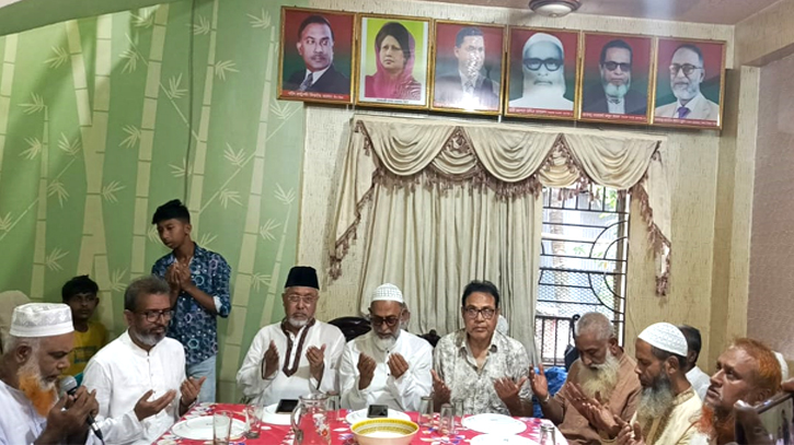 বন্দরে পবিত্র ঈদে মিলাদুন্নবী (সঃ) উপলক্ষে মুকুলের উদ্যাগে দোয়া বন্দরে পবিত্র ঈদে মিলাদুন্নবী (সঃ) উপলক্ষে মুকুলের উদ্যাগে দোয়া