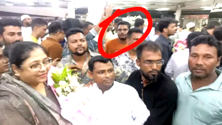 সিদ্ধিরগঞ্জে মতির সহযোগী বহু অপকর্মের হোতা আজিম সাউদ বিএনপির ছত্রছায়ায় সিদ্ধিরগঞ্জে মতির সহযোগী বহু অপকর্মের হোতা আজিম সাউদ বিএনপির ছত্রছায়ায়