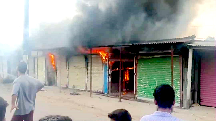 বন্দরে অগ্নিকান্ডে ৩টি দোকান ভস্মীভূত, ১০ লাখ টাকা ক্ষতি সাধন বন্দরে অগ্নিকান্ডে ৩টি দোকান ভস্মীভূত, ১০ লাখ টাকা ক্ষতি সাধন