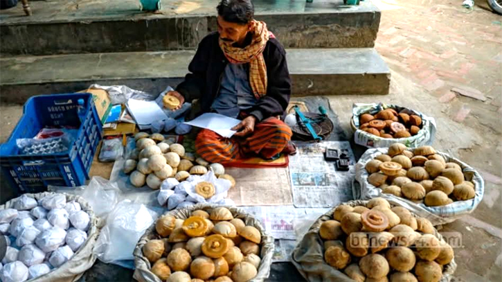 বন্দরে ভেজাল গুড়ের ব্যবসা জমে উঠেছে  
