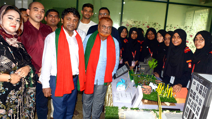ফেইসবুকে সময় দেওয়ার চেয়ে বাবা মাকে সময় দেওয়া বেশি জরুরি : অতি. জেলা প্রশাসক ফেইসবুকে সময় দেওয়ার চেয়ে বাবা মাকে সময় দেওয়া বেশি জরুরি : অতি. জেলা প্রশাসক