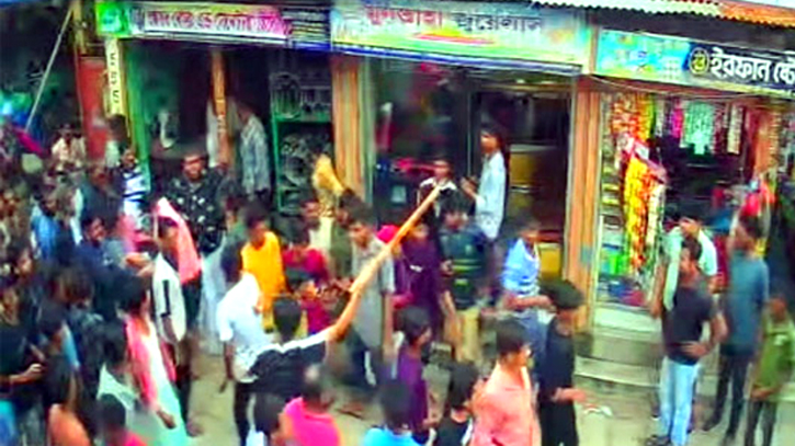 সিদ্ধিরগঞ্জে ছিনতাইকারীদের ছুরিকাঘাতে ব্যবসায়ী আহত সিদ্ধিরগঞ্জে ছিনতাইকারীদের ছুরিকাঘাতে ব্যবসায়ী আহত