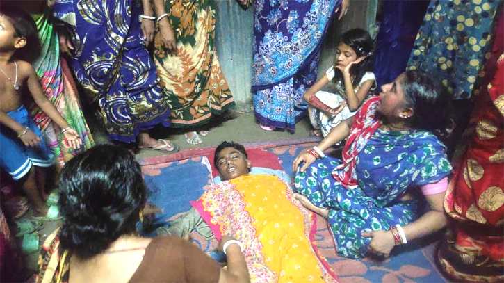 সোনারগাঁয়ে পূজা মন্ডপে ঘুরতে এসে দূর্ঘটনায় কিশোর নিহত সোনারগাঁয়ে পূজা মন্ডপে ঘুরতে এসে দূর্ঘটনায় কিশোর নিহত