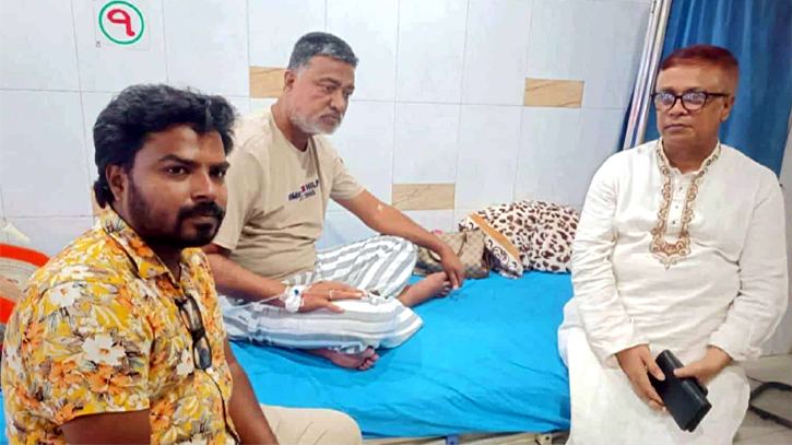 ডেঙ্গু আক্রান্ত বিএনপি নেতা চঞ্চলের শয্যা পাশে সাখাওয়াত