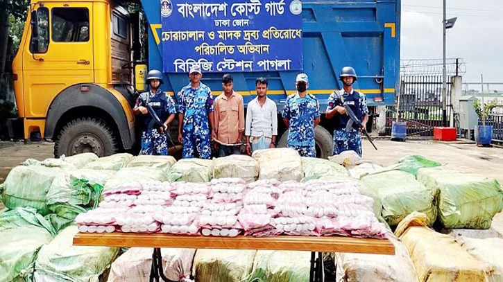 ফতুল্লায় বালুভর্তি ট্রাক থেকে অর্ধ্ব কোটি টাকার ভারতীয় কসমেটিকস জব্দ ফতুল্লায় বালুভর্তি ট্রাক থেকে অর্ধ্ব কোটি টাকার ভারতীয় কসমেটিকস জব্দ