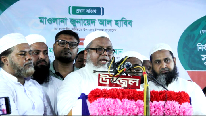 জামায়াতে ইসলামীর কঠোর সমালোচনায় মুফতি মনির কাসেমী জামায়াতে ইসলামীর কঠোর সমালোচনায় মুফতি মনির কাসেমী