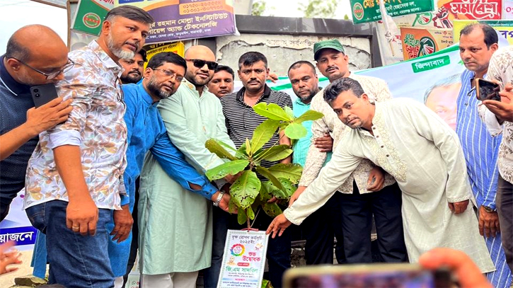 সিদ্ধিরগঞ্জে বৃক্ষ রোপন কর্মসূচি ও চাঁদাবাজ প্রতিরোধে লিফলেট বিতরণ সিদ্ধিরগঞ্জে বৃক্ষ রোপন কর্মসূচি ও চাঁদাবাজ প্রতিরোধে লিফলেট বিতরণ