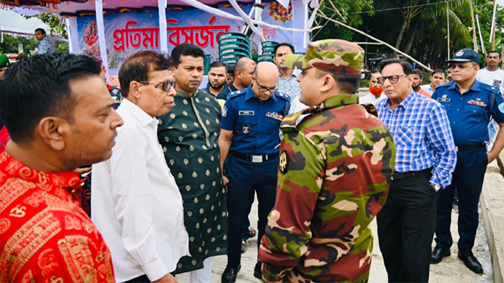 না’গঞ্জ জেলা প্রশাসকের আন্তরিকতায় মুগ্ধ সনাতন ধর্মাবলম্বীরা