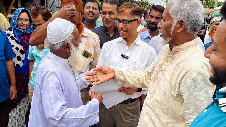 সোনারগাঁয়ের কাইকারটেক হাটে নির্বাচনী প্রচারণায় মামুন মাহমুদ 