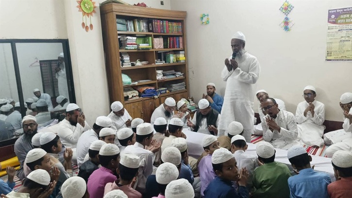 সোনারগাঁয়ে পীরজাদা যুক্তিবাদীর রুহের মাগফেরাত কামনায় দোয়া