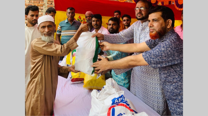 সোনারগাঁয়ে ছাত্রদলের ঈদ উপহার বিতরণ