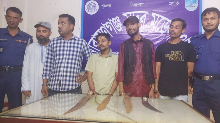 জিমখানায় মাদক ব্যবসায়ী রাব্বিসহ গ্রেফতার ৫