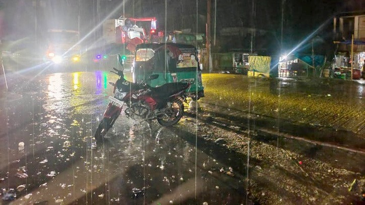 নগরীতে এক পশলা স্বস্তির বৃষ্টি