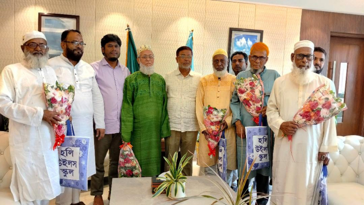 হলি উইলস স্কুলের উদ্যোগে ৫ মুক্তিযোদ্ধাকে সম্মাননা