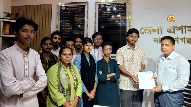 দুই দফা দাবিতে ডিসিকে ছাত্র ফেডারেশনের স্মারকলিপি