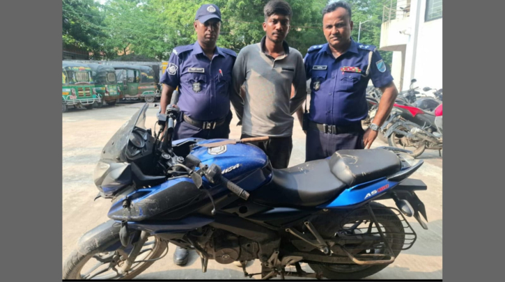ফতুল্লায় মোটরসাইকেলসহ ছিনতাইকারী গ্রেফতার