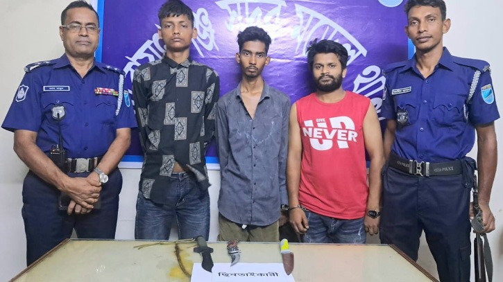 চাষাড়ায় অস্ত্রসহ ৩ ছিনতাইকারী গ্রেফতার
