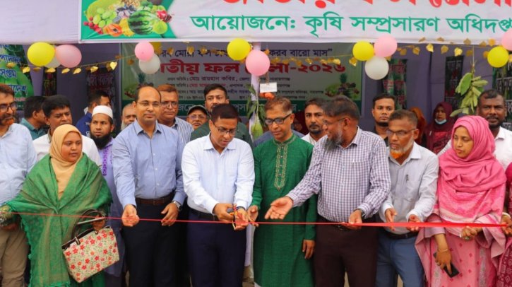 নারায়ণগঞ্জে জাতীয় ফল মেলা উদ্বোধন,  ক্ষুদ্র কৃষকদের মাঝে প্রণোদনা বিতরণ