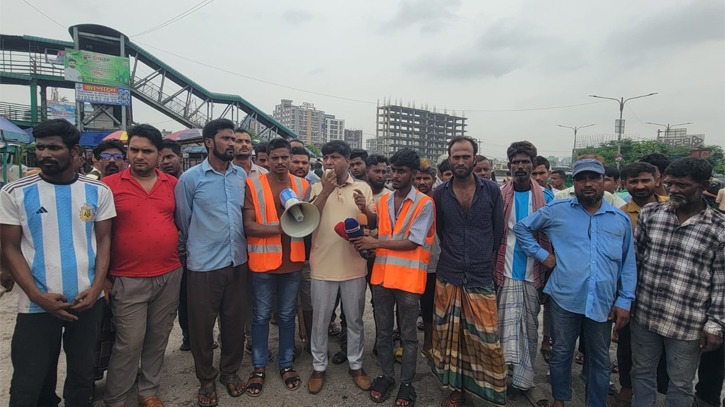 সাইনবোর্ডে চাঁদাবাজির প্রতিবাদে পরিবহন মালিক-শ্রমিকদের বিক্ষোভ