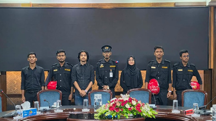 চট্টগ্রামের বন্যায় নারায়ণগঞ্জ থেকে প্রথম রেসপন্স টিম পাঠাল লজিক অফ বাংলাদেশ চট্টগ্রামের বন্যায় নারায়ণগঞ্জ থেকে প্রথম রেসপন্স টিম পাঠাল লজিক অফ বাংলাদেশ