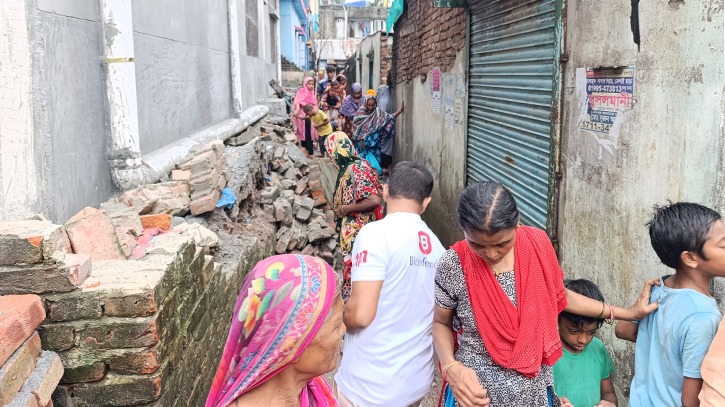 সিদ্ধিরগঞ্জে সীমানা প্রাচীর ধসে দুই শিশু গুরুতর আহত সিদ্ধিরগঞ্জে সীমানা প্রাচীর ধসে দুই শিশু গুরুতর আহত