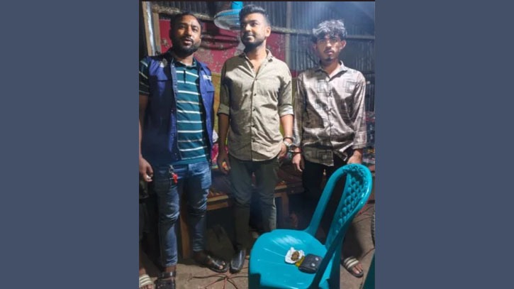 আড়াইহাজারে গাঁজাসহ পুলিশের  দুই সোর্স আটক