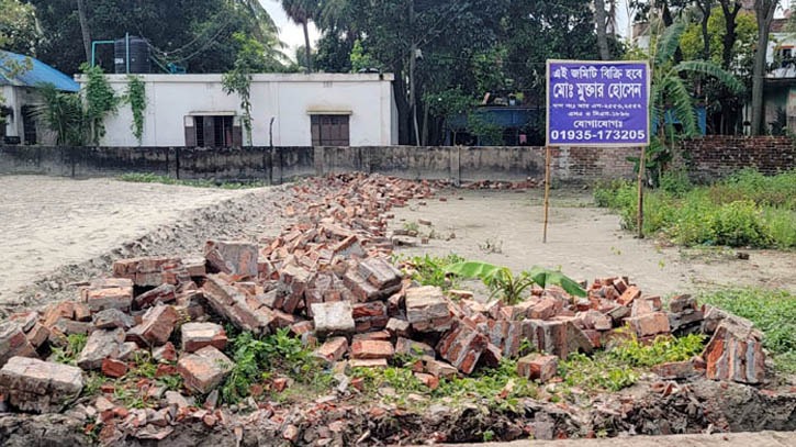 সিদ্ধিরগঞ্জে জমি দখলের চেষ্টা. বিএনপি নেতা পলাশ বাহিনীর বিরুদ্ধে থানায় অভিযোগ