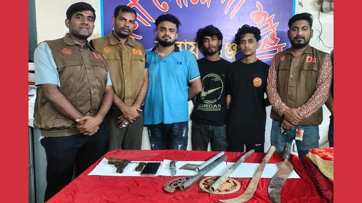 সিদ্ধিরগঞ্জে বিদেশি পিস্তল-গুলিসহ গ্রেপ্তার ৩